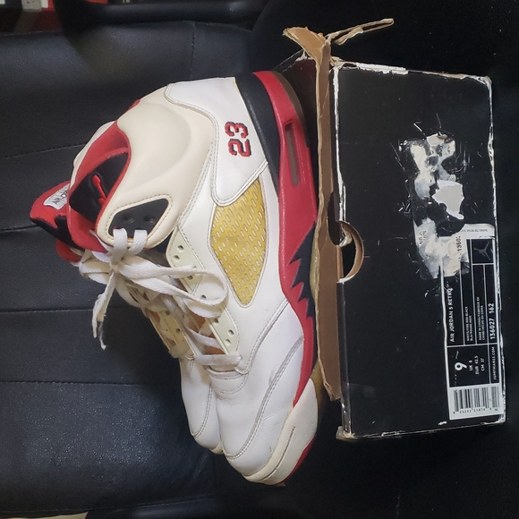 AirJordan 5 Retro "Fire Red" 2006 - Picture 6 of 14